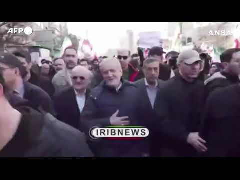 Migliaia a Teheran manifestano per la Repubblica islamica