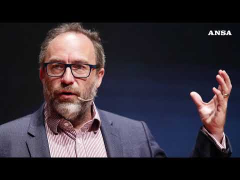 Wikipedia spegne 25 candeline, ma deve guardarsi dai chatbot