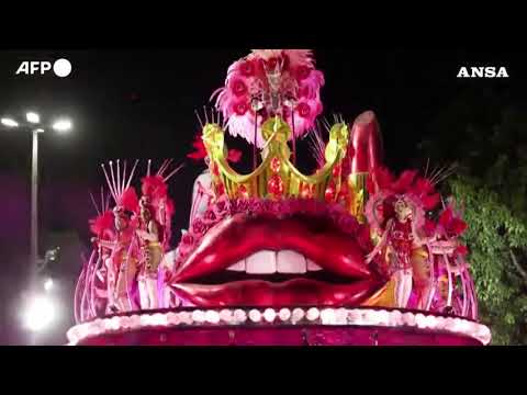 Rio, seconda giornata di sfilate di Carnevale al Sambodromo