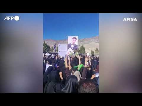Iran, spari durante una manifestazione ad Abadan