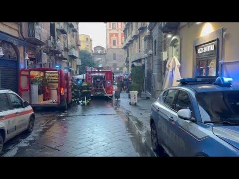 Napoli, fiamme a Chiaia: coinvolto lo storico Teatro Sannazaro