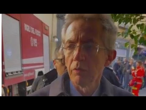 Incendio al teatro Sannazaro, Manfredi: «Faremo di tutto per aiutare i proprietari a ricostruirlo»