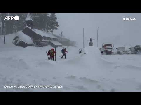 Usa, valanga in California: le operazioni di ricerca e soccorso