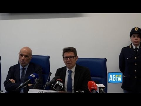 Spacciatore ucciso a Milano, il pm Tarzia: «Sulla pistola accanto al corpo solo il dna dell’agent…