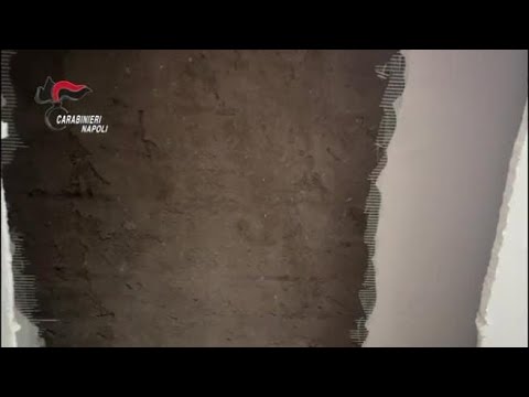 Scacco al clan Vanella Grassi, il nascondiglio nella camera da letto