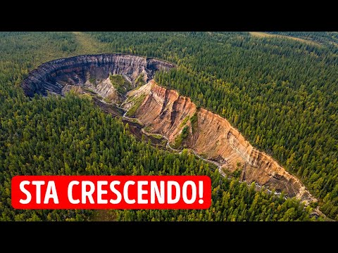 Questo strano cratere in Siberia sta inghiottendo tutto ciò che incontra