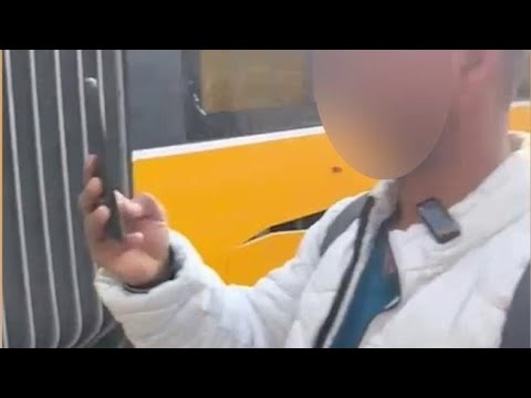 Deragliamento del tram a Milano: «È una tragedia e invece di aiutare la gente filmano con i telef…