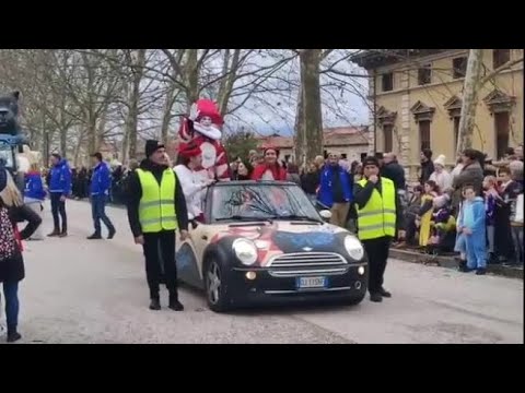 Il Carnevale di Viareggio sfila a Lucca