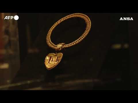 Londra, il British Museum “salva” il gioiello simbolo di Enrico VIII e Caterina