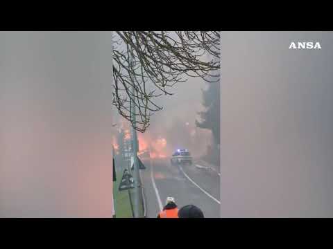 Maxi rogo vicino Arezzo, esplode un furgone con bombole di ossigeno