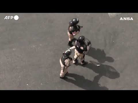 Proteste contro la riforma del lavoro in Argentina, scontri davanti al Parlamento: 37 arresti