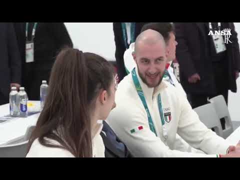 Pranzo con gli atleti e selfie per Mattarella al Villaggio olimpico di Cortina
