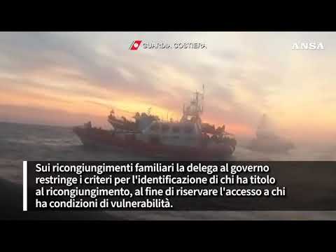 Dal blocco navale alla stretta sui permessi, ecco il ddl immigrazione