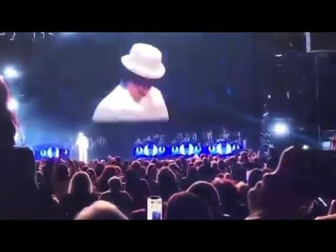 Renato Zero torna a Firenze, l’ovazione del pubblico