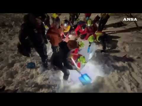 Sepolto dalla valanga riesce a lanciare l’allarme: “Sto soffocando”