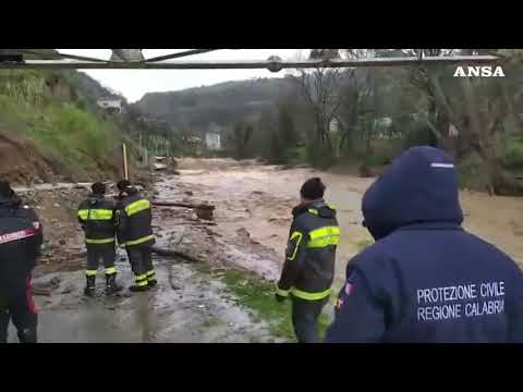 Esondati due fiumi nel Cosentino, alcune famiglie isolate