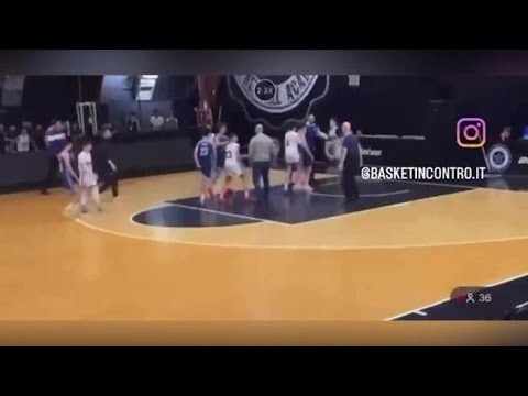 Roma, rissa sul campo da basket della Stella Azzurra: il video