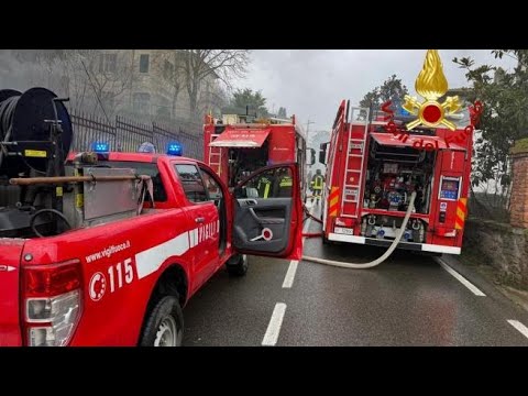 Si sentono 4 esplosioni, poi la colonna di fumo, la paura: il camion con le bombole di ossigeno i…