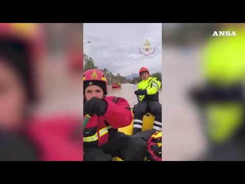 Maltempo nel Cosentino, il Crati rompe gli argini