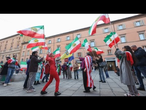 Il video della festa iraniana a Bologna per l’attacco «al regime islamico»: «Viva l’Iran, viva Is…