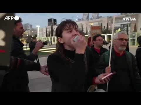 Tel Aviv, manifestanti pro e contro la guerra in Iran si fronteggiano