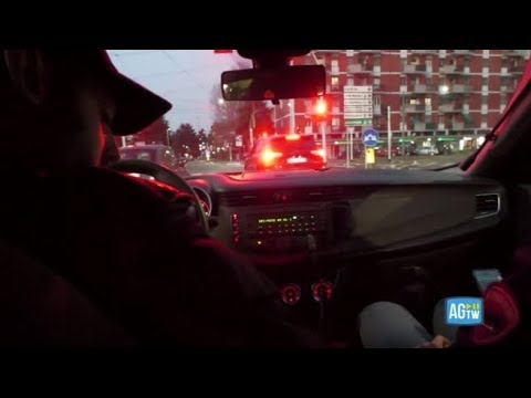 Liti per strada, aggressioni, furti nei negozi di abbigliamento: una notte in città con le volant…
