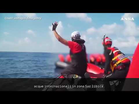 Gommone sovraffollato e nessun salvagente, salvate 71 persone dalla nave di Emergency