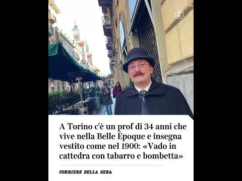 A Torino c’è un prof di 34 anni che vive nelle Belle Époque, insegna vestito come nel 1900 #shorts
