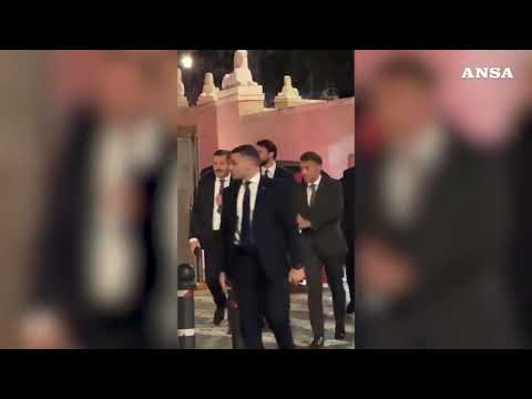 Macron in visita a Roma, l’arrivo a piazza del Popolo