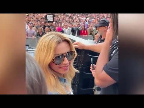 La sindaca di Genova Salis e il ballo techno al dj set: «La nostra città la più vecchia d’Europa?…