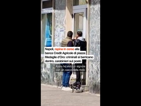 Napoli, rapina in corso alla banca Credit Agricole: criminali si barricano dentro