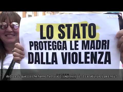 Presidio in piazza del Campidoglio per la “bimba prelevata e portata dal padre’