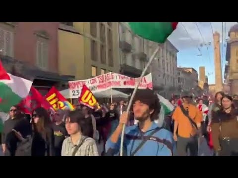 Il video del corteo a Bologna per la Global Sumud Flotilla: «Israele deve liberare gli attivisti»