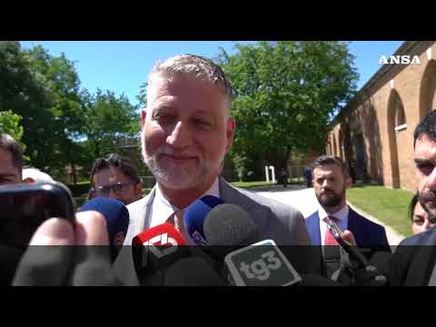Il Ministro Giuli visita il padiglione Italia alla Biennale Arte