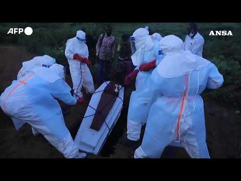 In Congo manifestanti danno fuoco a centro di cura per l’Ebola