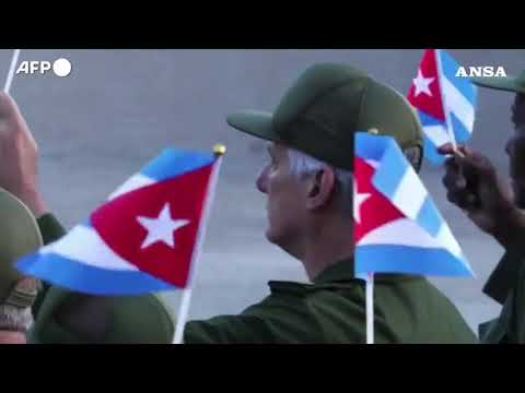 A Cuba in migliaia di fronte all’ambasciata Usa per sostegno a Raul Castro