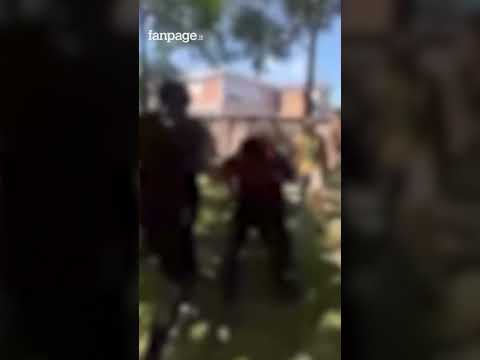Parma, gruppo di studenti accerchia e aggredisce due docenti davanti a scuola