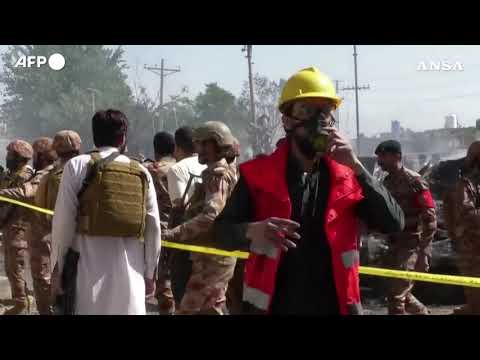 Attentato in Pakistan, morti e feriti