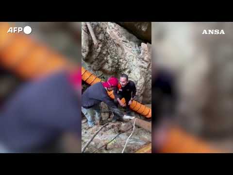 Laos, trovate vive 5 persone intrappolate in una grotta