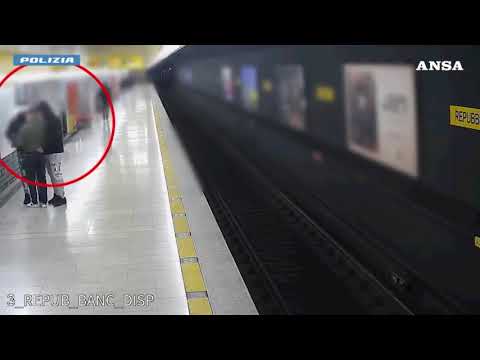 Rapine sui mezzi pubblici a Milano, arrestati quattro giovani
