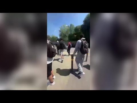 Parma, il nuovo video precedente allo scontro tra professori e studenti: «È un docente a indicare…