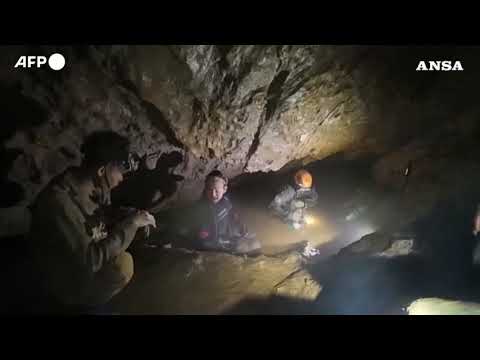 Laos, uomini intrappolati in una grotta: un salvataggio