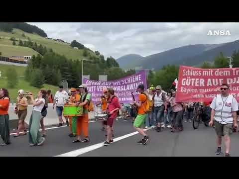 Brennero, tratto autostradale chiuso per una manifestazione ambientalista