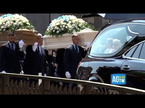 A Genova i funerali di Monica Montefalcone e della figlia Giorgia Sommacal: le immagini