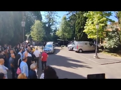 Sub morti alle Maldive, il funerale di Gianluca Benedetti a Padova: l’ultimo saluto all’istruttor…