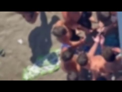 Posillipo, sulla spiaggia ragazzini col coltello
