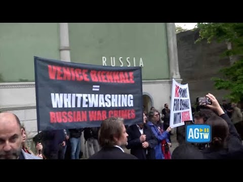 Biennale Venezia, la protesta di artisti dissidenti russi e ucraini