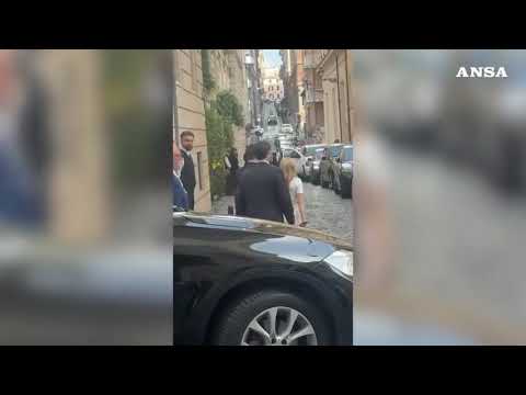 La moglie di Rubio rientra in hotel a Roma