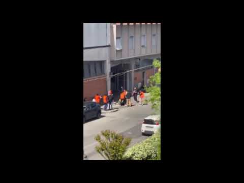 Aggressione di un sindacalista a Prato durante lo sciopero alla stamperia: il video