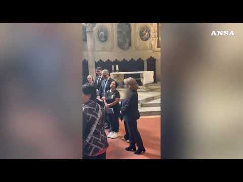 Napoli, la mamma di Domenico saluta il Papa in Cattedrale